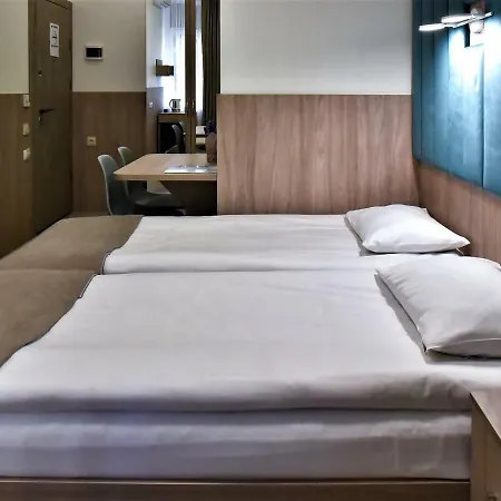 Expo Hotel Comfort Kyiv Exterior photo